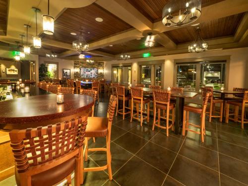 Chautauqua Harbor Hotel - Jamestown - 바/라운지