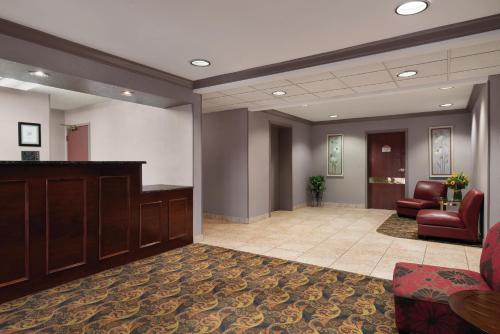 Hawthorn Suites by Wyndham Lancaster - image 7