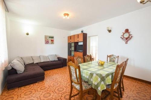 Seaside apartments with a swimming pool Marusici Omis - 10009 - image 5