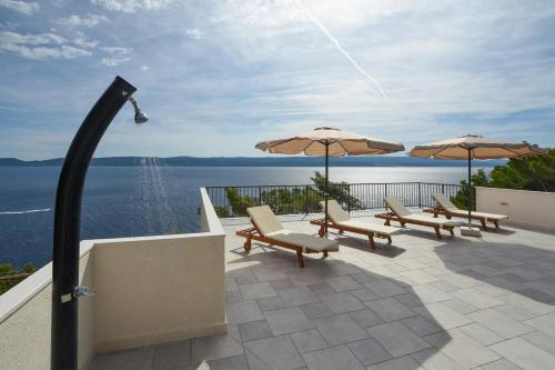 Seaside apartments with a swimming pool Marusici Omis - 10009 - image 6