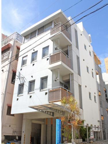 Across Omoromachi Naha - Main