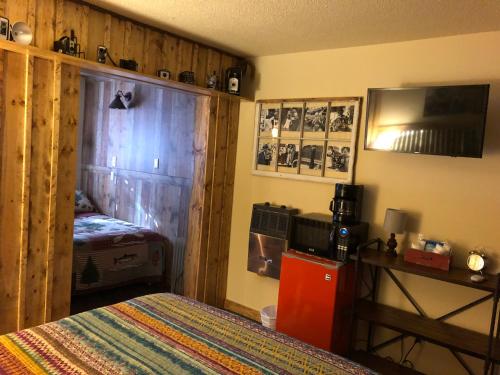 Dusty Boots Motel & Cafe – Cloudcroft, NM