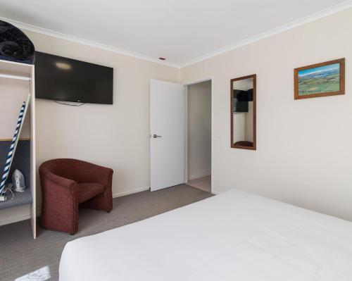 Budget One-Bedroom Alleyway Suite with Bath image 5