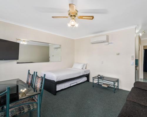 One-Bedroom Apartment with Spa Bath image 10