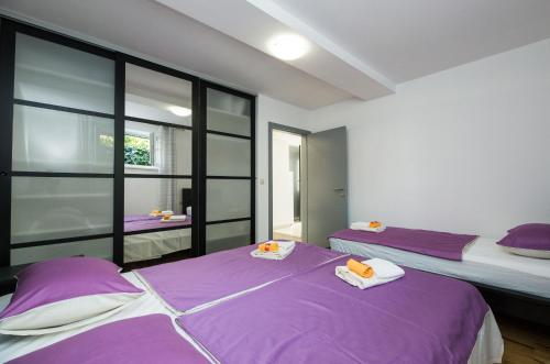 One-Bedroom Apartment image 6