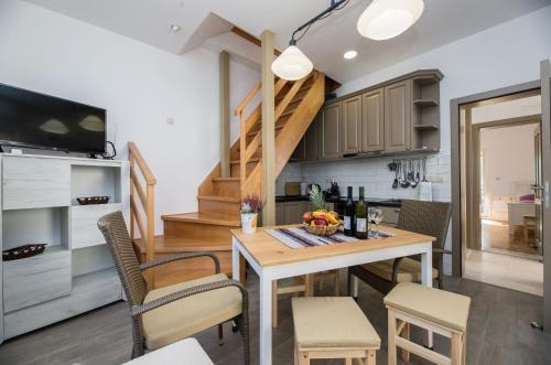 Apartments Roko - image 3
