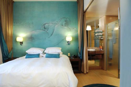 Peermont Metcourt at Emperors Palace Room Type - Superior King Room