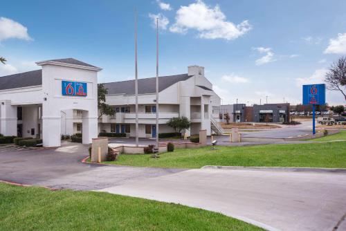 Motel 6-Irving, TX - Irving DFW Airport East