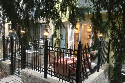 A luxury apartment with patio and BBQ, Sofia (photo 8)