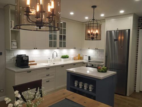 A luxury apartment with patio and BBQ 4