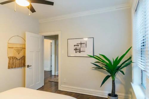 Best Deal 2BR Apt Near Restaurants Starbucks - image 13