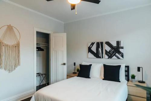 Best Deal 2BR Apt Near Restaurants Starbucks - image 10