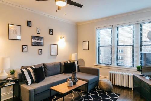 Best Deal 2BR Apt Near Restaurants Starbucks - image 3