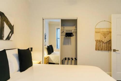 Best Deal 2BR Apt Near Restaurants Starbucks - image 9