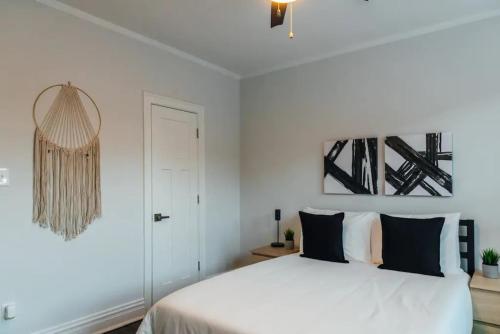 Best Deal 2BR Apt Near Restaurants Starbucks - image 11