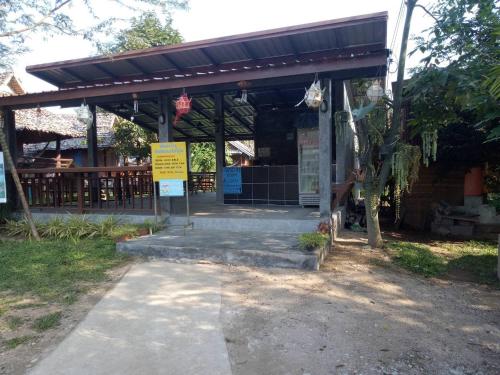 Family Huts in Pai Riverside