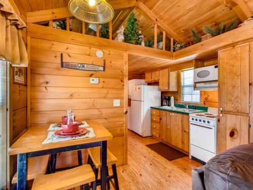Almost Camping Too Cabin - image 5