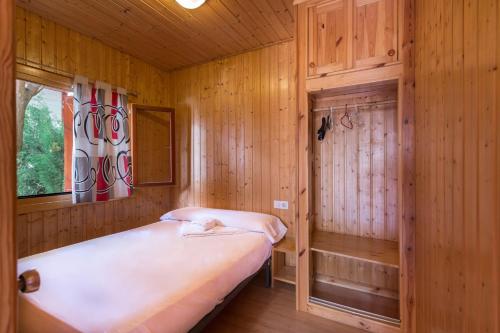 2 bedrooms, 4 beds