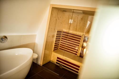 Deluxe Suite with Thermal Bath Access 
