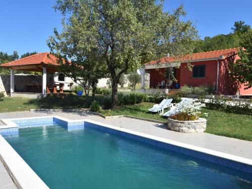  Luxurious Villa with Private Pool in Trilj Dalmatia, Pension in Ugljane bei Tarabnik