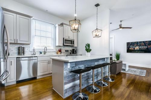 4BR Condo with Luxury Amenities - image 9