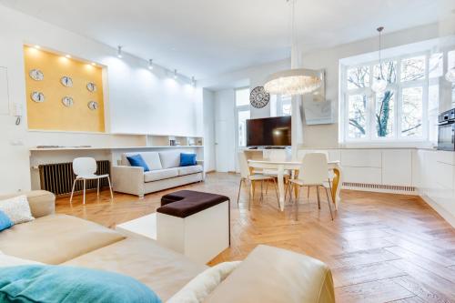 Central and Luxurious Beethovnova Apartment