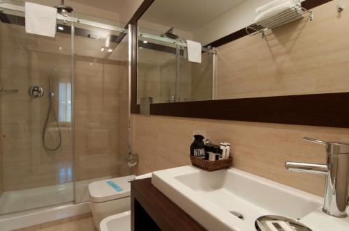 Intown Luxury House - image 6