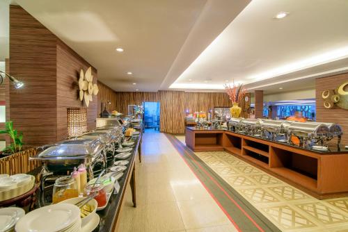 Food and beverages, Golden Beach Cha-Am Hotel near Cha Am Beach