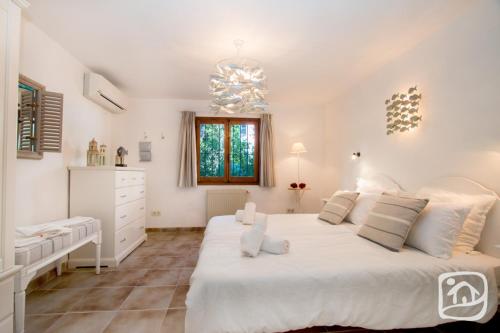 Abahana Villas Green Views - main image