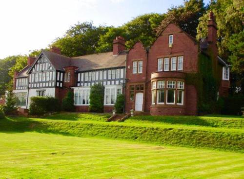 Brass Castle Country House Accommodation - image 8