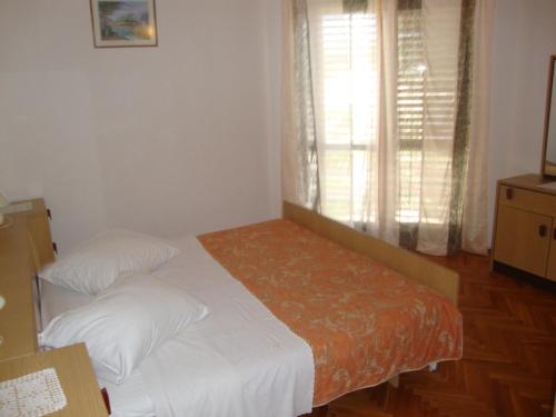 Apartment in Lopar with Balcony, Air conditioning, WIFI, Washing machine (4649-1)
