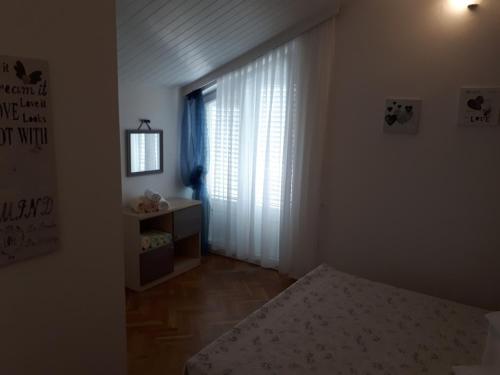 Apartment in Lopar with Balcony, Air conditioning, WIFI, Washing machine (4649-2)