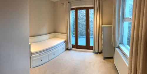 2a Charlwood Place, , London