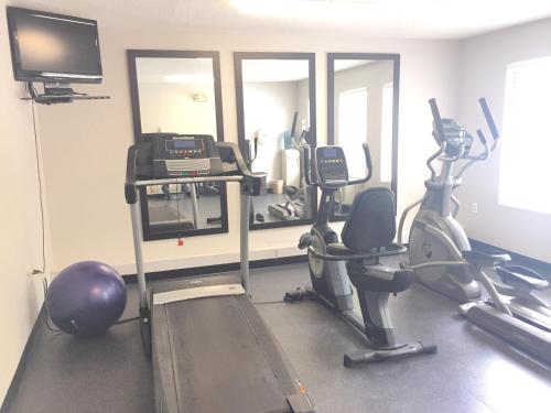 Country Inn & Suites by Radisson Greenville NC - image 6