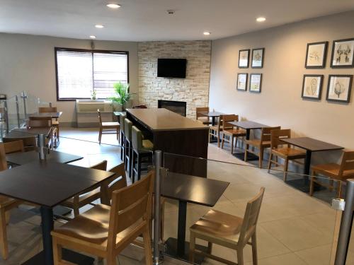 Country Inn & Suites by Radisson Greenville NC - image 9