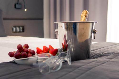 Bulvar Hotel - image 8