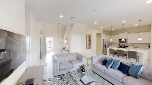 Solterra Resort 5 Bedroom Vacation Home with Pool 1873 - image 6