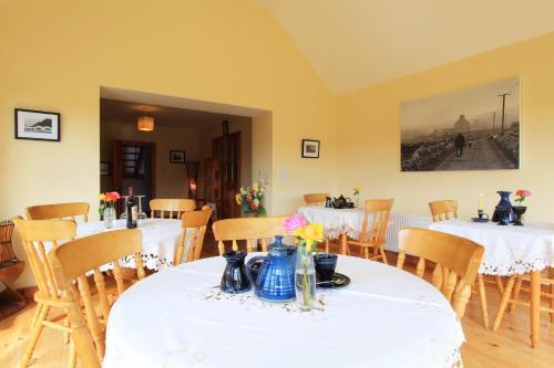 2 Mile Lodge in Carhoomeengar