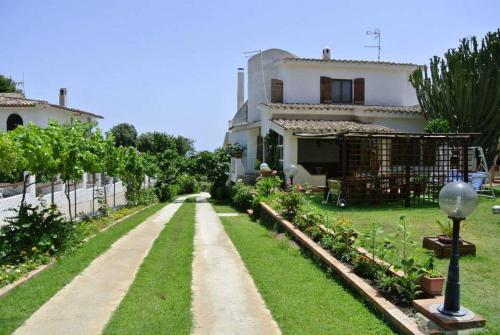 Villa Nicanda- 100 MT dal mare- giardino