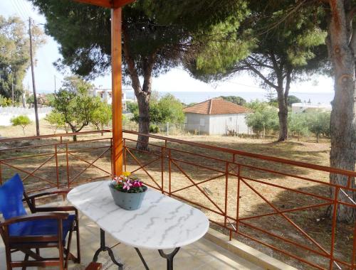  Amazing Sea View, Just 150m From The Beach, Pension in Vromonérion