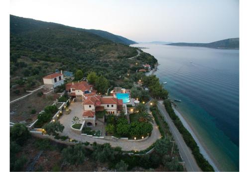 Alonissos beach villa 5 steps away from the sea - image 4