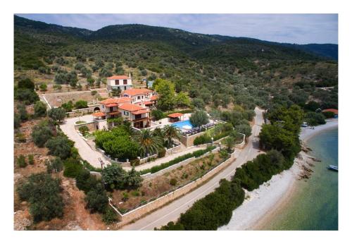 Alonissos beach villa 5 steps away from the sea - image 7