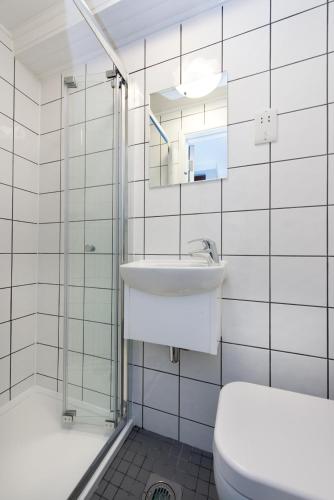 Angus Hotel - image 13