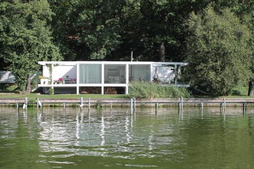 Marina Hausboote und Seelodge 1