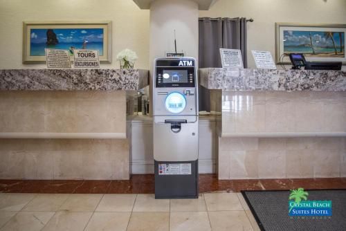 Crystal Beach Suites Oceanfront Hotel - image 11