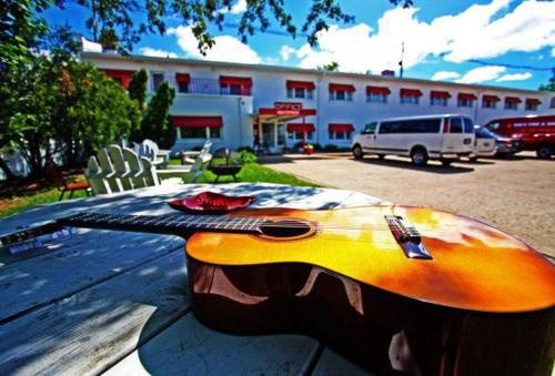 Holiday Music Motel - Hotel - Sturgeon Bay