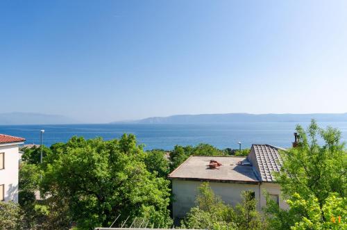 One-Bedroom Apartment with Balcony