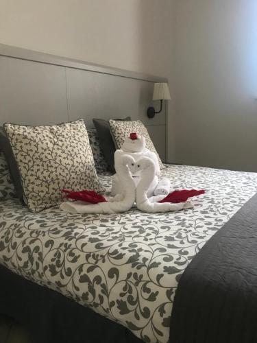 1 queen bed, 2 twin beds