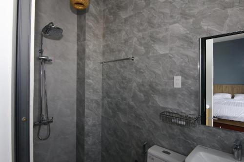 Triple Room with Balcony image 10