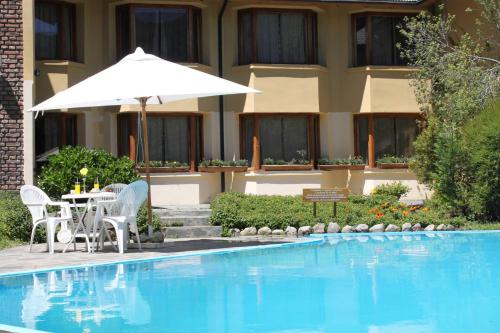 Hosteria Las Lengas by Visionnaire